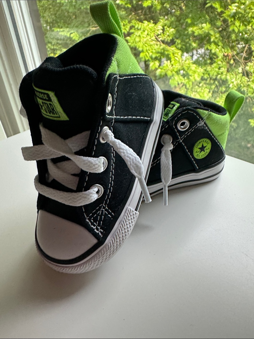 Converse Kids Black and Neon Green Low-Top Sneakers